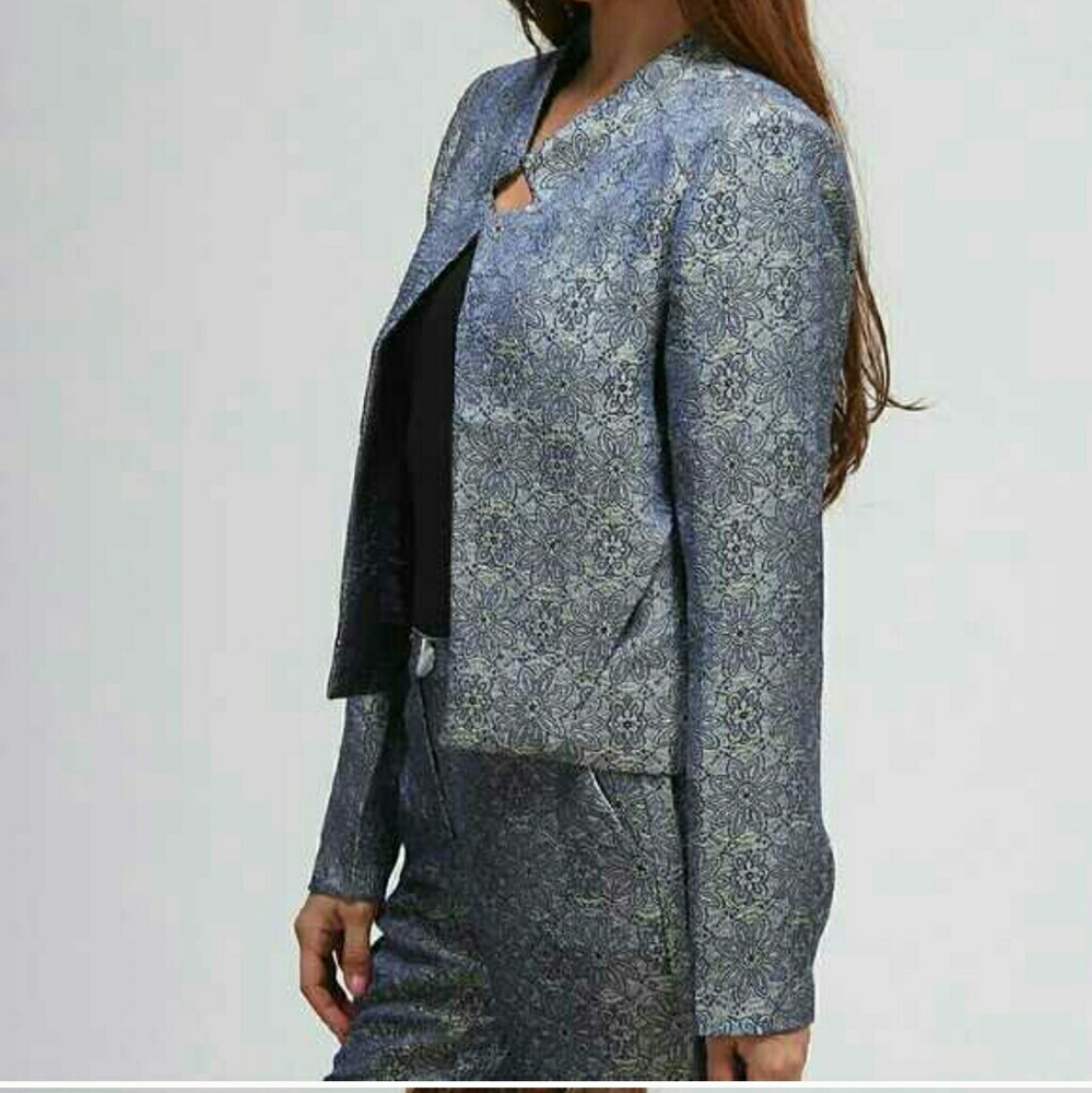 HP!  Beautiful brocade jacket from Moon Collection